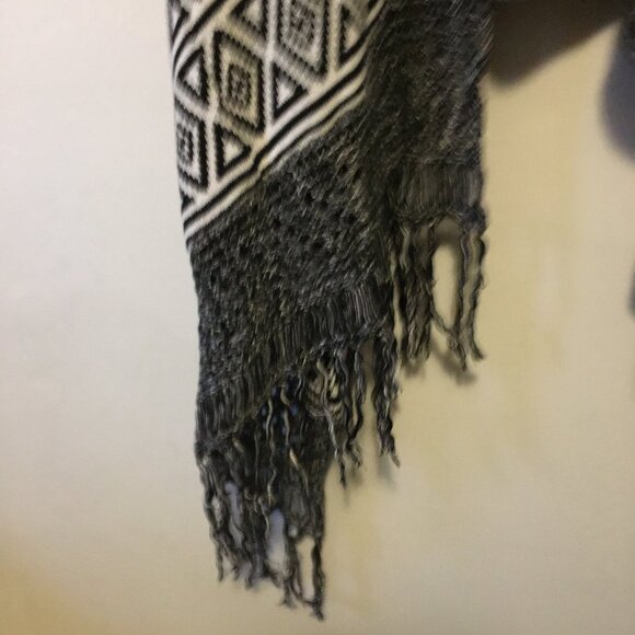 Billabong Boho Tasseled Beach Shawl Cardigan With Sleeves - Picture 9 of 16